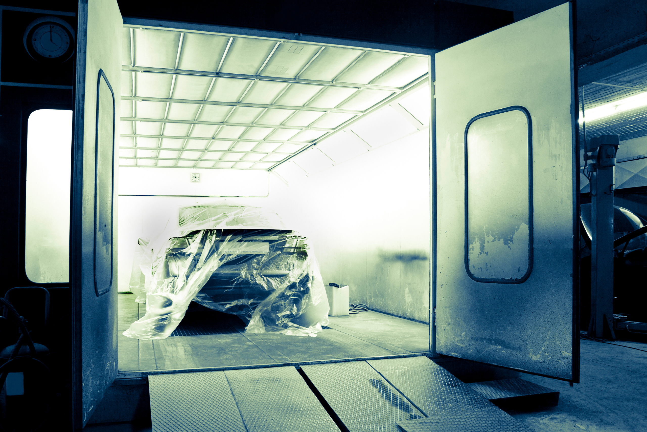 Depositphotos_5285316_S spray booths